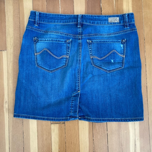Short Jean Skirt - Picture 6 of 7